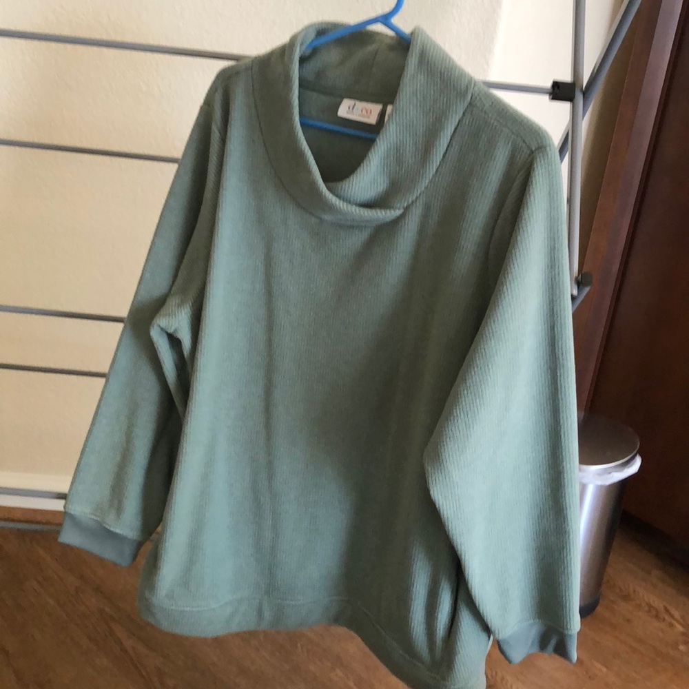 mint green long sleeve sweatshirt